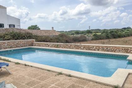 Maison de campagne avec piscine et grand terrain proche de Mahón