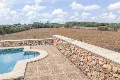 Maison de campagne avec piscine et grand terrain proche de Mahón