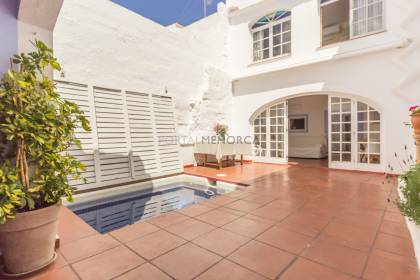 Charming house with patio, pool and tourist license.