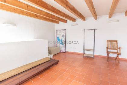 Casa con patio, piscina, licencia turística y cochera en el centro de Ciutadella