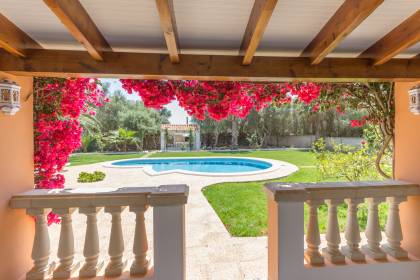 Country house with swimming pool in Biniparrell