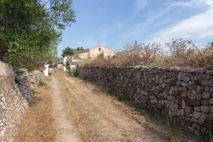 Finca Rustica en zona carretera de Fornells