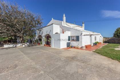 Traditional farmhouse with pool for sale in Sant Lluís