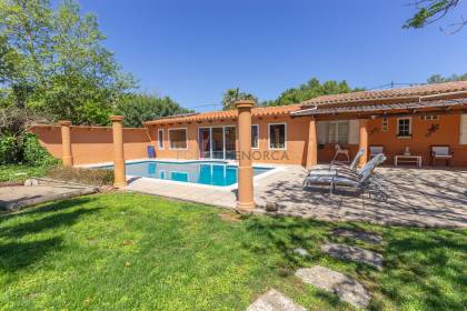 Casa de campo con piscina en venta en Mahón