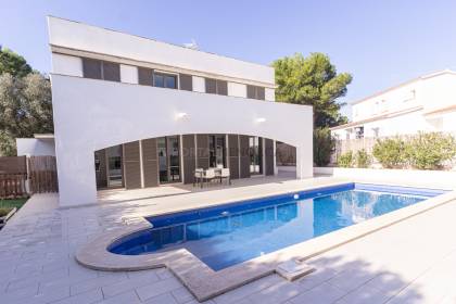 Villa with pool and tourist license in Addaya