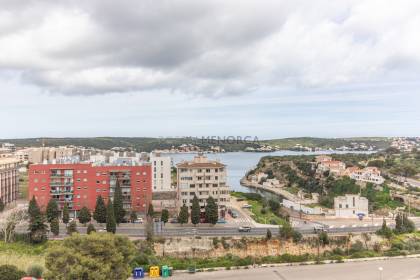 Penthouse avec terrasse et vues sur le port de Mahón