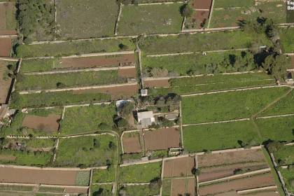 Terreno rústico con edificaciones agrícolas en Sant Lluís