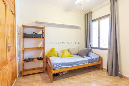 Piso de cuatro dormitorios en venta en Mahón