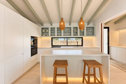 Chalet totalmente renovado con vistas panorámicas al mar en la costa sur de Menorca
