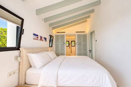 Chalet totalmente renovado con vistas panorámicas al mar en la costa sur de Menorca
