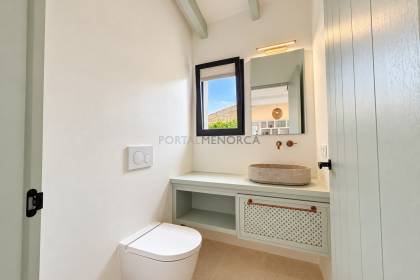 Chalet totalmente renovado con vistas panorámicas al mar en la costa sur de Menorca
