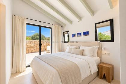 Chalet totalmente renovado con vistas panorámicas al mar en la costa sur de Menorca
