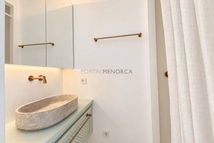 Chalet totalmente renovado con vistas panorámicas al mar en la costa sur de Menorca
