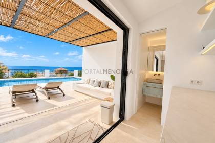 Chalet totalmente renovado con vistas panorámicas al mar en la costa sur de Menorca
