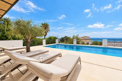 Chalet totalmente renovado con vistas panorámicas al mar en la costa sur de Menorca
