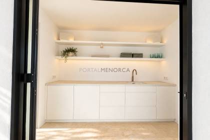 Chalet totalmente renovado con vistas panorámicas al mar en la costa sur de Menorca
