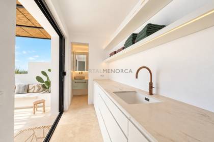 Chalet totalmente renovado con vistas panorámicas al mar en la costa sur de Menorca
