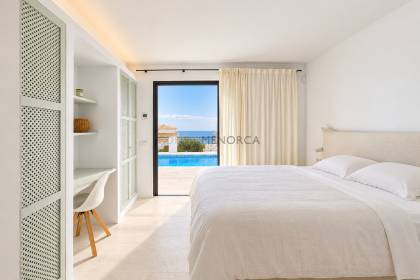 Chalet totalmente renovado con vistas panorámicas al mar en la costa sur de Menorca
