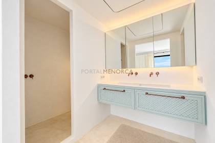 Chalet totalmente renovado con vistas panorámicas al mar en la costa sur de Menorca
