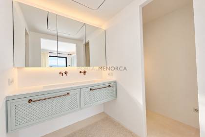 Chalet totalmente renovado con vistas panorámicas al mar en la costa sur de Menorca
