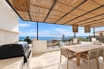 Chalet totalmente renovado con vistas panorámicas al mar en la costa sur de Menorca
