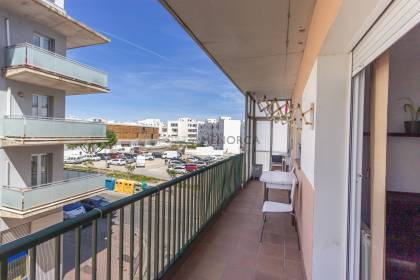 Piso con parking y terraza en venta en Mahón