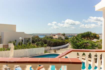 Chalet con piscina en venta en Cala Llonga, Menorca