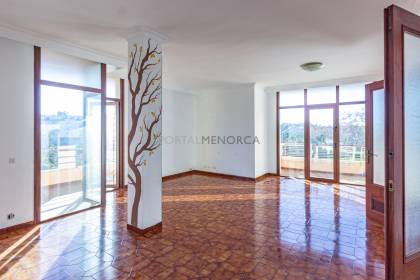 Grand appartement avec 5 chambres et deux terrasses à Mahón