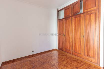 Large 5 bedroom flat in Mahón