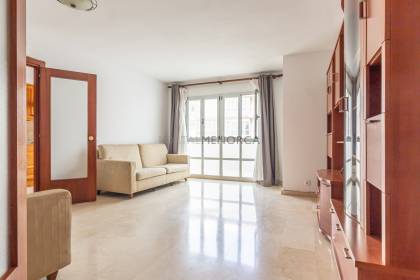 Four-bedroom apartment with parking and terrace in Mahón
