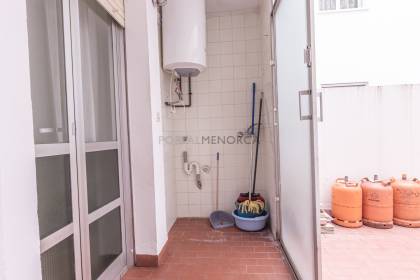 Appartement de quatre chambres avec parking et terrasse à Mahón