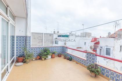 Casa en primera planta con terraza