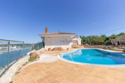 Maison en première ligne avec vue sur le port