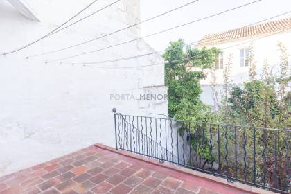 Townhouse with patio in Mahón