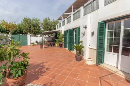 Casa en planta baja con gran patio en Sant Lluis.