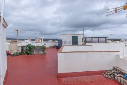 Piso de cuatro dormitorios en el centro de Mahon