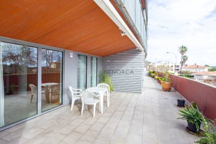 Magnifique appartement avec grande terrasse, parking et débarras