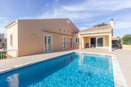 Villa with swimming pool in Cala Llonga