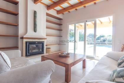 Chalet con piscina y gran garaje en Cala Llonga, Menorca