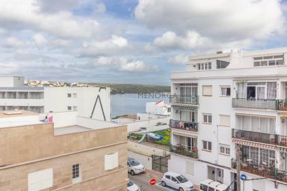 Appartement en attique à Es Castell avec terrasse