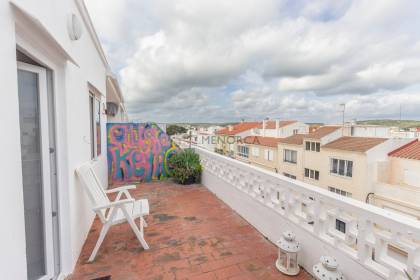 Appartement en attique à Es Castell avec terrasse