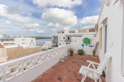 Appartement en attique à Es Castell avec terrasse