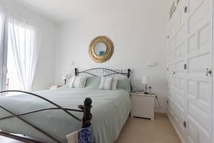 Apartamento con gran terraza, magníficas vistas al mar y licencia turistica en Son Bou Menorca