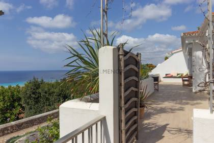 Apartamento con gran terraza, magníficas vistas al mar y licencia turistica en Son Bou Menorca