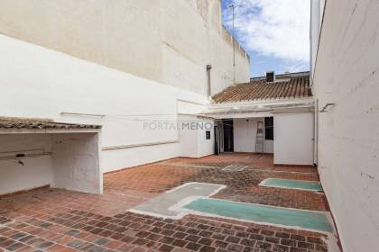 Charming house with a large patio in the centre of Mahon
