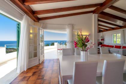 Impresionante casa con vistas panorámicas al mar en Santo Tomás con licencia turistica