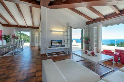 Impresionante casa con vistas panorámicas al mar en Santo Tomás con licencia turistica