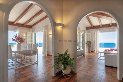 Impresionante casa con vistas panorámicas al mar en Santo Tomás con licencia turistica