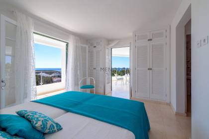 Impresionante casa con vistas panorámicas al mar en Santo Tomás con licencia turistica