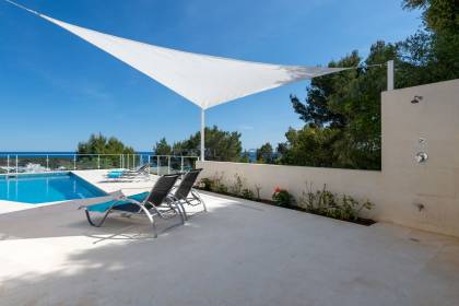 Impresionante casa con vistas panorámicas al mar en Santo Tomás con licencia turistica